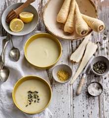 Sopa de pastinaca, alho e nabo