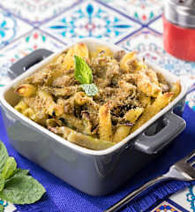 Pasta al forno con seitan e carciofi