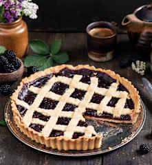 Paj (pie) z jeżynami