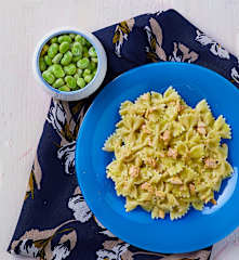 Pasta con crema di fave e salmone