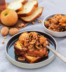 Brioche perdue aux pommes, caramel et noix