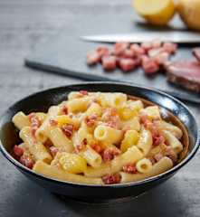 Pasta patate e speck