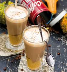 Latte z syropem dyniowo-korzennym