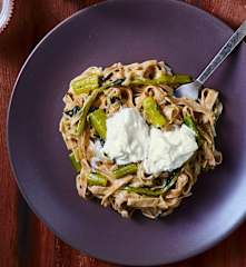 Pasta risottata integrale con catalogna piccante e stracciatella