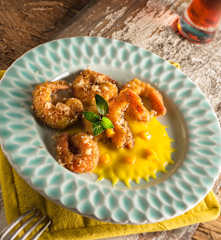 Camarones con chicharrón y salsa de mango