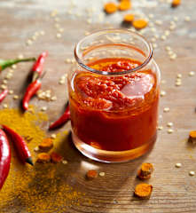 Pasta de caril encarnada