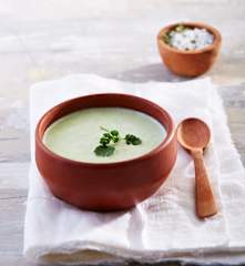 Sopa fría de yogur con cilantro