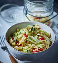 Weizen-Salat mit Granatapfelkernen