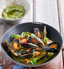 Mexilhões com pesto