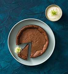 Chocolate cake with lime cream