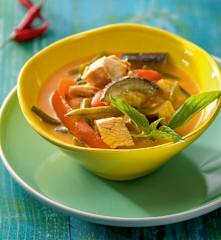 Rotes Thai-Curry mit Geflügel