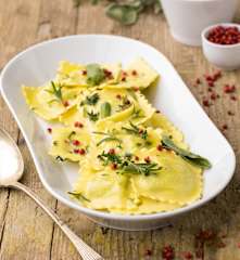 Ravioli al vapore ripieni di cacio e pepe