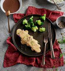 Menù: Salmone con salsa all'aneto, broccoli e riso; Dessert al cioccolato (Bimby Friend)
