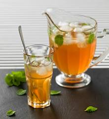 Ice tea de pêssego e hortelã