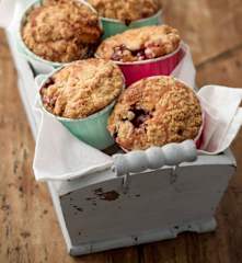 Blackberry Muffins with Cardamom Crunch Topping