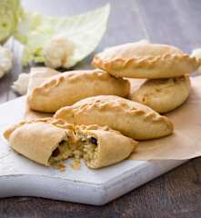 Cocarrois mallorquines de repollo y coliflor