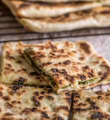 Placki gozleme ze szpinakiem