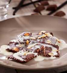 Ravioli di cioccolato con crema alla vaniglia