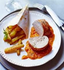 Schweine-Medaillons mit Kohlrabi-Pommes und Paprikasauce