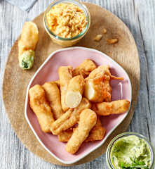 Spargel im Knusperteig mit zweierlei Dips