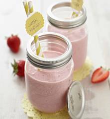 Erdbeer-Holunderblüten-Joghurt-Smoothie