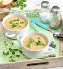 Sycąca zupa krem z fasoli z jabłkiem i majerankiem