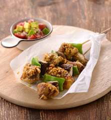 花生咖哩雞肉沙嗲佐番茄酪梨莎莎醬