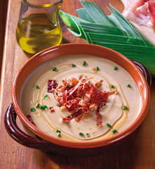 Vellutata di porri e patate con speck croccante