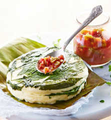 Queso panela en salsa roja con nopales