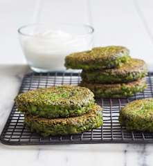 Pea and garden mint fritters