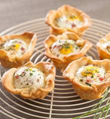 Tartaletas de huevo y jamón