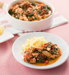 Pollo con espinacas y tomate