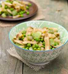 Bób z zielonym groszkiem w słodkim sosie gruszkowym