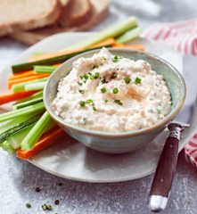 Möhren-Quark-Aufstrich mit Walnüssen