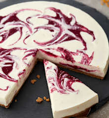 Gestrudelter Orangen-Kirsch-Kuchen