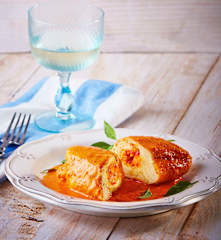 Pechugas rellenas con salsa de almendras