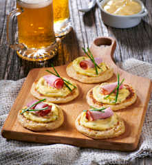 Blinis con prosciutto di Praga