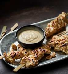 Pouletspiesse mit Erdnuss-Satay-Sauce