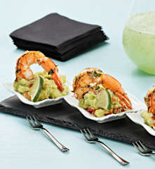 Langostinos con lima y puré de aguacate