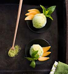Iaurt congelat cu matcha și mango