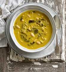 Kale Lahanası ve Beyaz Fasulye Çorbası