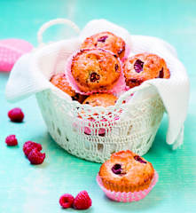 Muffiny s malinami a bílou čokoládou