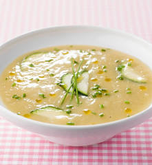 Sopa de curgete com cebolinho