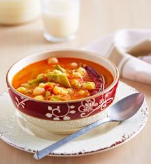 Sopa de garbanzos con nopales