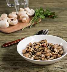 Champiñones o setas al ajillo