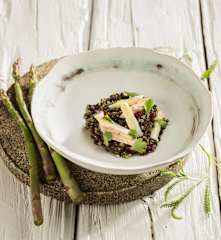 Linsensalat mit Räucherforelle und Granatapfel
