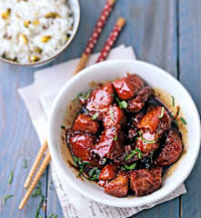Echine au caramel, riz parfumé