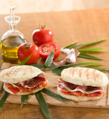 Bao buns a la catalana