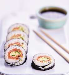 Sushi rápido com molho teriyaki