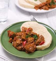 Gulasz węgierski z knedlami z bułki